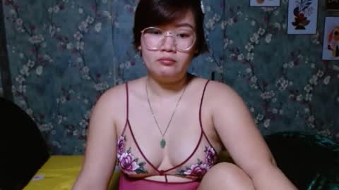 Snapshot of simply_niki chatting on October 18, 11:47 am zia online show from October 18, 11:47 am