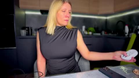 A present for me  online show from April 26, 7:00 pm