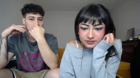 Snapshot of simur_sahso chatting on October 29, 11:23 am Sofi wed. - sat. 11am - 11 pm and Santi with Sofi sun.. - tue. 11 am - 5 pm  europe online show from October 29, 11:23 am