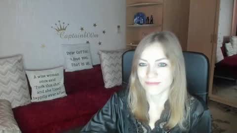 Snapshot of sirenasilk chatting on October 15, 4:38 am sirenasilk online show from October 15, 4:38 am