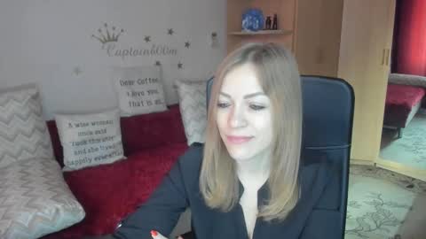 Snapshot of sirenasilk chatting on October 11, 4:17 am sirenasilk online show from October 11, 4:17 am