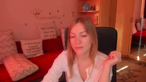 Snapshot of sirenasilk chatting on October 3, 4:32 am sirenasilk online show from October 3, 4:32 am