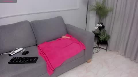 sirenyrouss online show from May 15, 2:53 am