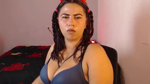 Snapshot of sirinay_collegiate91 chatting on September 30, 7:02 pm SIRINAY online show from September 30, 7:02 pm