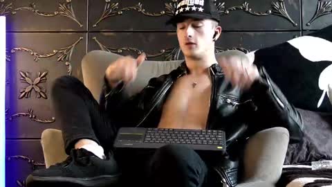 SirReedy online show from April 18, 5:09 am