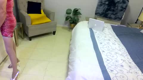 D i f a  Ana Arbeh shemale online show from April 27, 8:56 am