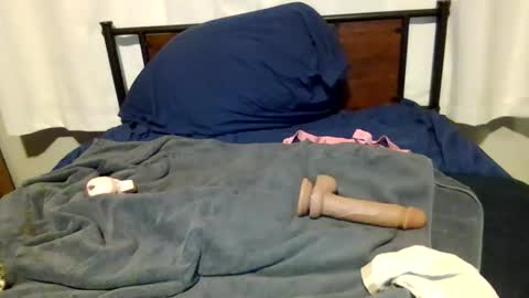 camilcamilla sheher online show from April 25, 5:42 am