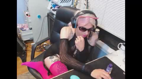 Snapshot of sissykamy42069 chatting on October 27, 8:58 am sissykamy online show from October 27, 8:58 am