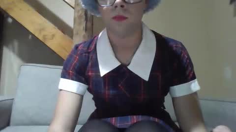 Khloe online show from April 18, 8:49 am