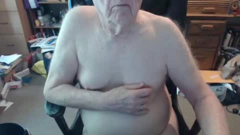 Snapshot of sjbottomboi chatting on October 23, 5:47 pm sjbottomboi online show from October 23, 5:47 pm