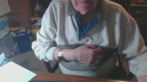 Snapshot of sjbottomboi chatting on December 23, 12:57 am sjbottomboi online show from December 23, 12:57 am