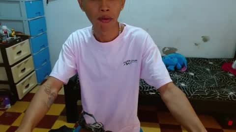 skinny1hugecock27 online show from April 16, 1:11 pm