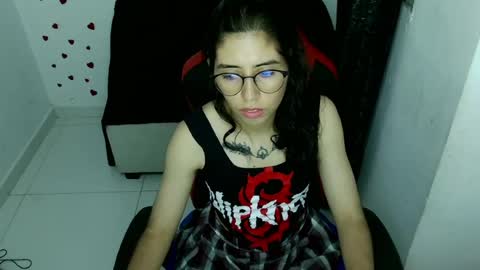Raelle online show from May 24, 1:57 am