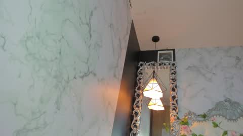Snapshot of skinny_linda chatting on February 8, 1:11 pm   online show from February 8, 1:11 pm