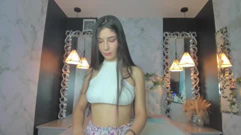Snapshot of skinny_linda chatting on February 20, 10:05 am   online show from February 20, 10:05 am