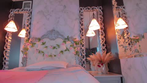 Snapshot of skinny_linda chatting on February 7, 1:11 pm   online show from February 7, 1:11 pm