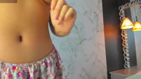 Snapshot of skinny_linda chatting on March 1, 4:33 pm   online show from March 1, 4:33 pm