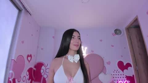 Snapshot of skinny_linda chatting on March 12, 4:24 pm   online show from March 12, 4:24 pm