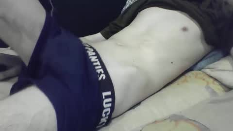 skinnycuteb0y online show from May 30, 5:50 am