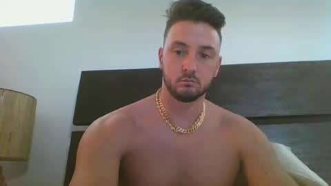 skinnyguylongdick1 online show from December 14, 10:16 pm