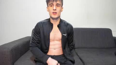 skinnyguywithbigd online show from December 19, 3:40 am