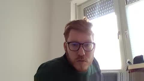 Snapshot of sklave_s chatting on February 17, 9:24 am sklave_s online show from February 17, 9:24 am