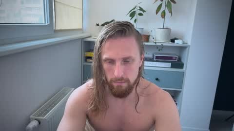 sky_guy25 online show from October 2, 8:13 am