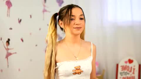 skyeyesluna online show from March 14, 5:00 am