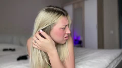 GARRY AND SOPHIA online show from February 8, 6:22 pm