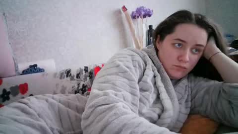 skyressie333 online show from March 12, 10:37 am