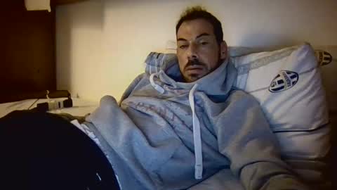 Snapshot of slevin1983 chatting on March 9, 9:25 pm slevin online show from March 9, 9:25 pm