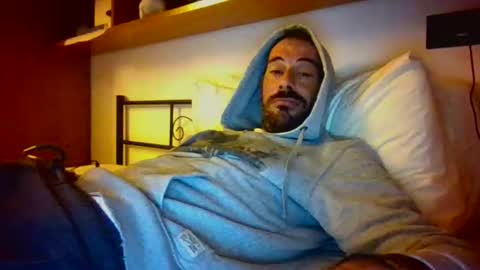 Snapshot of slevin1983 chatting on October 28, 12:44 am slevin online show from October 28, 12:44 am