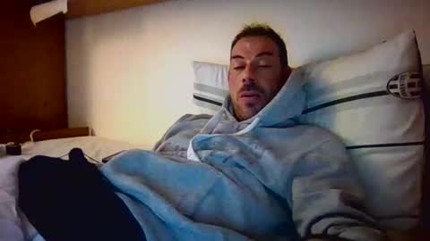 Snapshot of slevin1983 chatting on January 5, 3:13 pm slevin online show from January 5, 3:13 pm