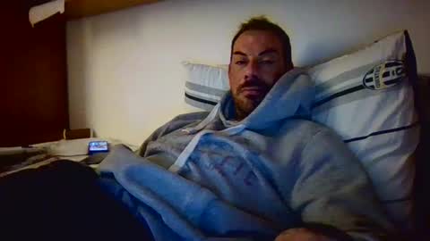 Snapshot of slevin1983 chatting on December 8, 2:52 pm slevin online show from December 8, 2:52 pm