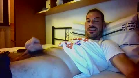 Snapshot of slevin1983 chatting on September 15, 11:50 pm slevin online show from September 15, 11:50 pm