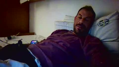 Snapshot of slevin1983 chatting on December 10, 7:43 pm slevin online show from December 10, 7:43 pm