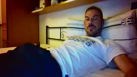 Snapshot of slevin1983 chatting on September 14, 11:50 pm slevin online show from September 14, 11:50 pm