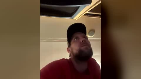 slickwilly567652 online show from June 28, 1:23 am