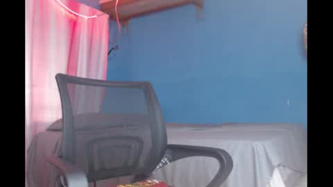 Snapshot of slimzyx chatting on February 28, 11:58 am slimzyx online show from February 28, 11:58 am