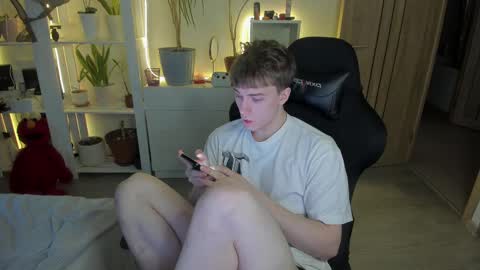 Mila online show from February 10, 1:55 pm