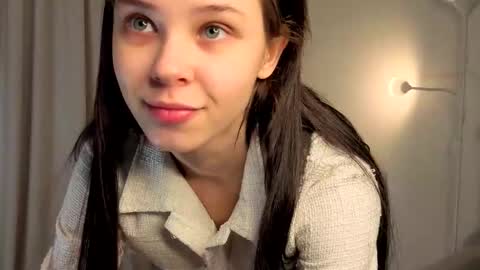 Lily online show from November 26, 1:30 pm