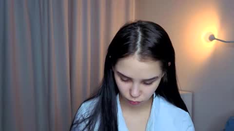 Lily online show from December 3, 1:23 pm