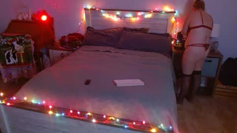 Rachel Lawrence online show from December 26, 3:06 am