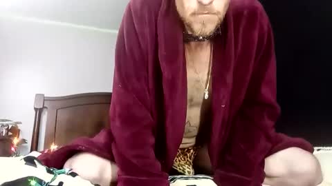 smallpackage1983 online show from December 4, 5:10 am