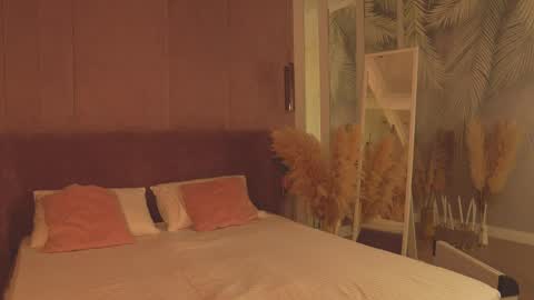 Mia online show from May 31, 5:06 am
