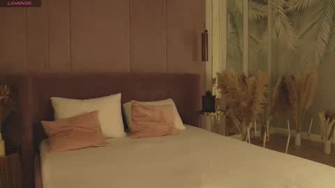 Mia online show from March 19, 5:24 am