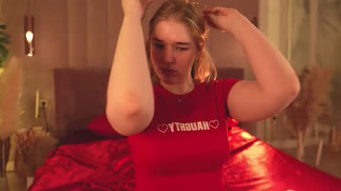 Mia online show from March 20, 5:45 am