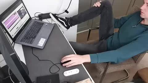 sneakerboy444 online show from October 24, 9:10 am