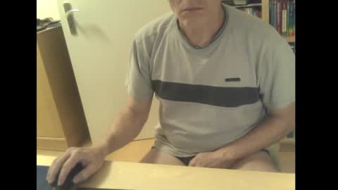 sneaxfreund online show from February 25, 11:59 pm