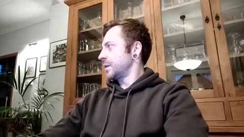 snoecks online show from March 19, 6:24 pm